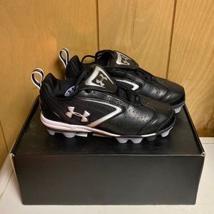 Kids new cleats size 4 1/2